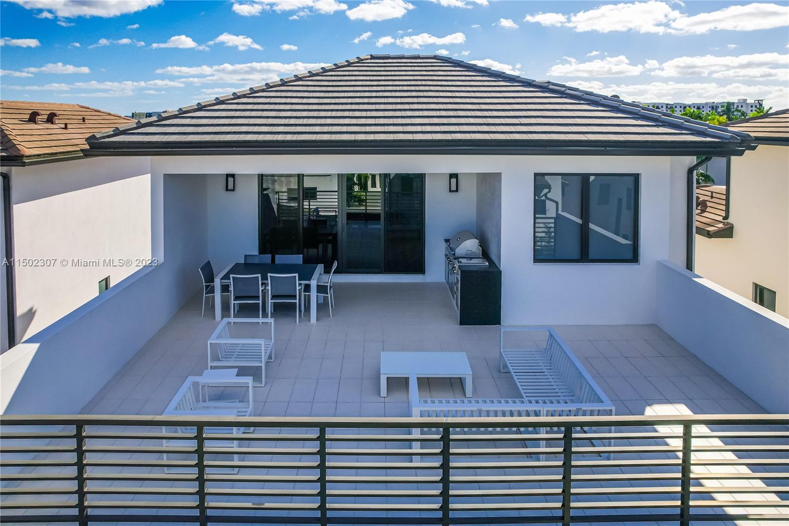 DOWNTOWN DORAL SOUTH PHAS - Residential