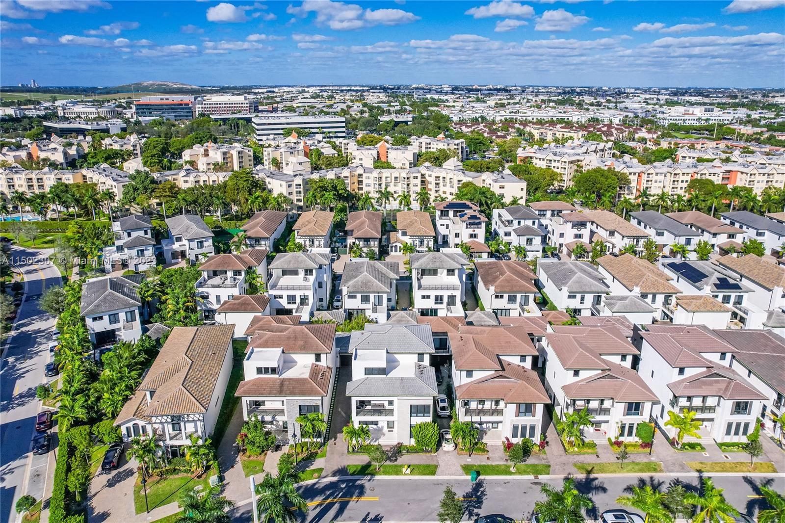 DOWNTOWN DORAL SOUTH PHAS - Residential