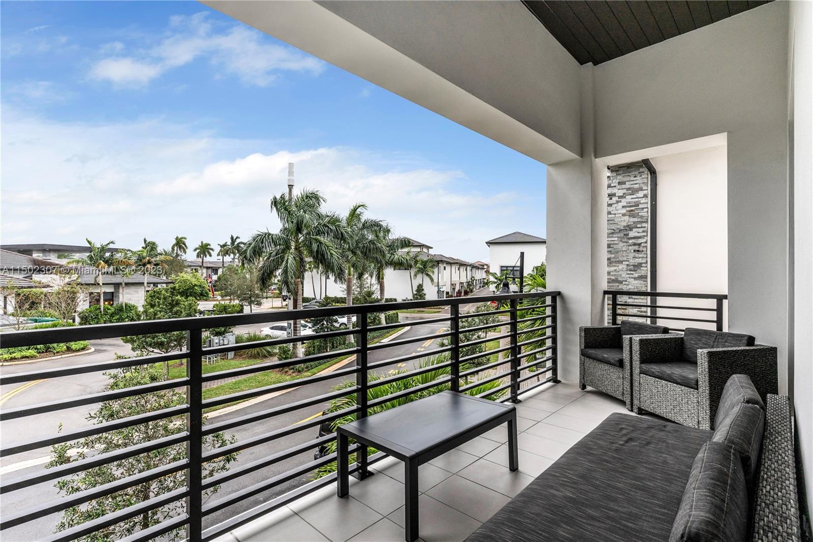 DOWNTOWN DORAL SOUTH PHAS - Residential