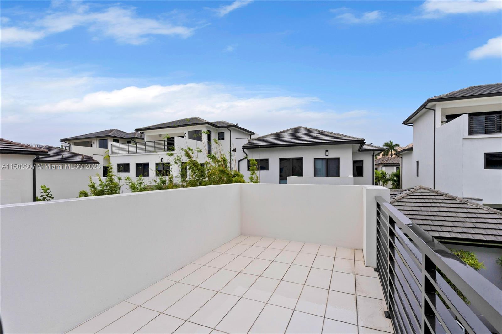 DOWNTOWN DORAL SOUTH PHAS - Residential