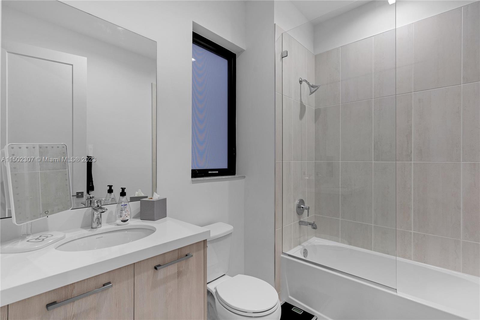 DOWNTOWN DORAL SOUTH PHAS - Residential