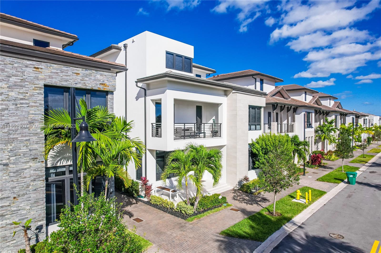 DOWNTOWN DORAL SOUTH PHAS - Residential