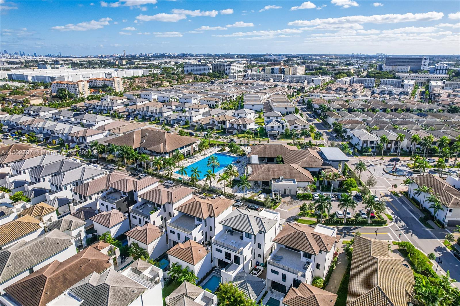 DOWNTOWN DORAL SOUTH PHAS - Residential