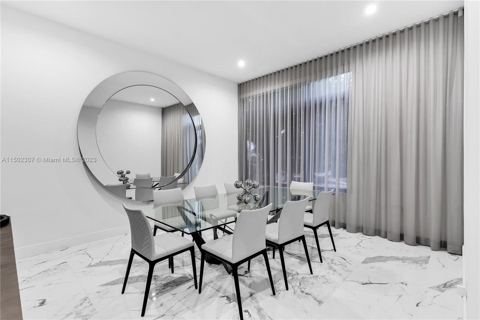 DOWNTOWN DORAL SOUTH PHAS - Residential