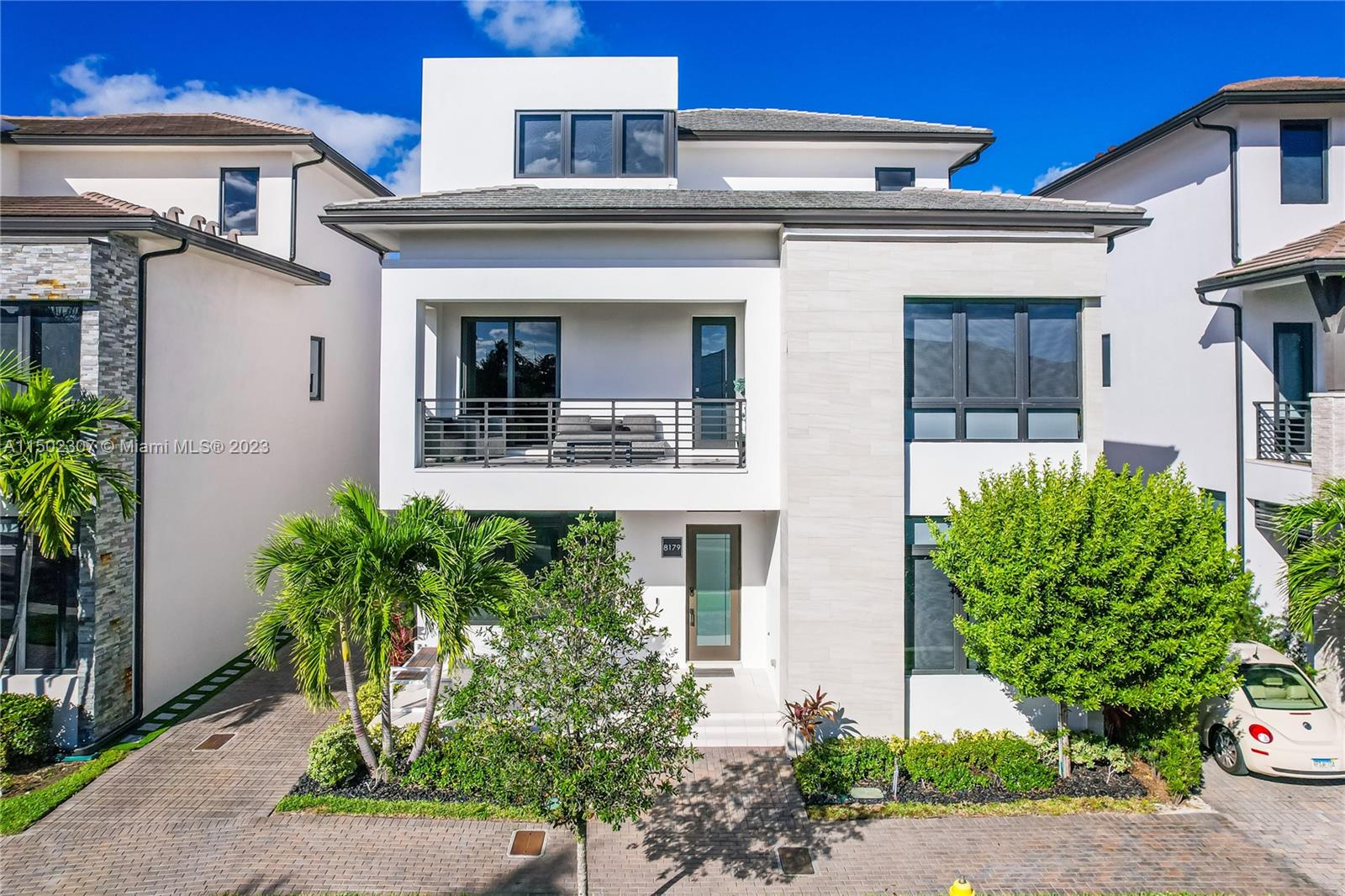 DOWNTOWN DORAL SOUTH PHAS - Residential