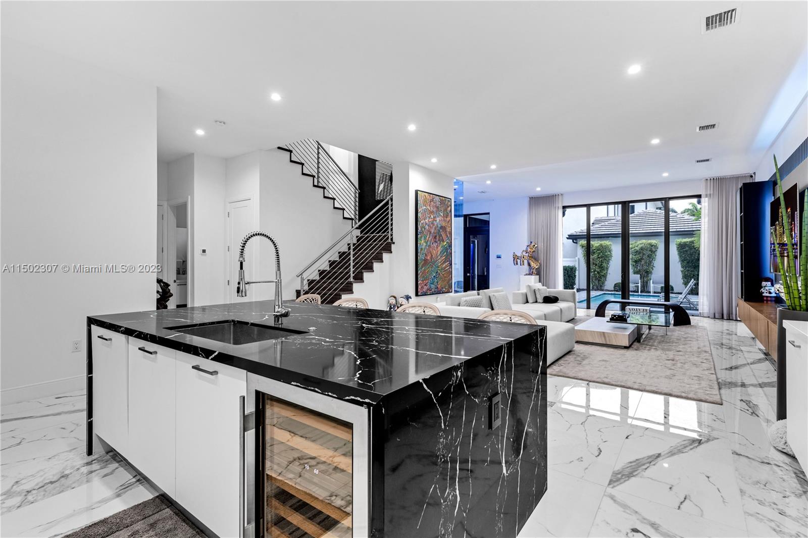 DOWNTOWN DORAL SOUTH PHAS - Residential