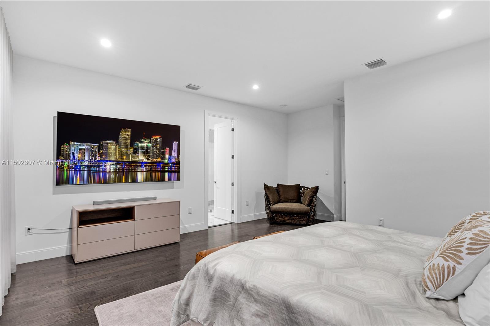 DOWNTOWN DORAL SOUTH PHAS - Residential