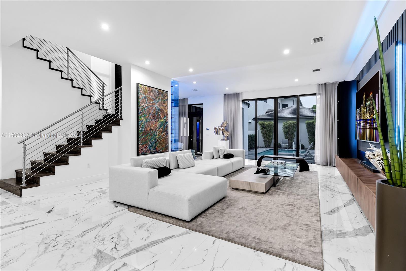 DOWNTOWN DORAL SOUTH PHAS - Residential