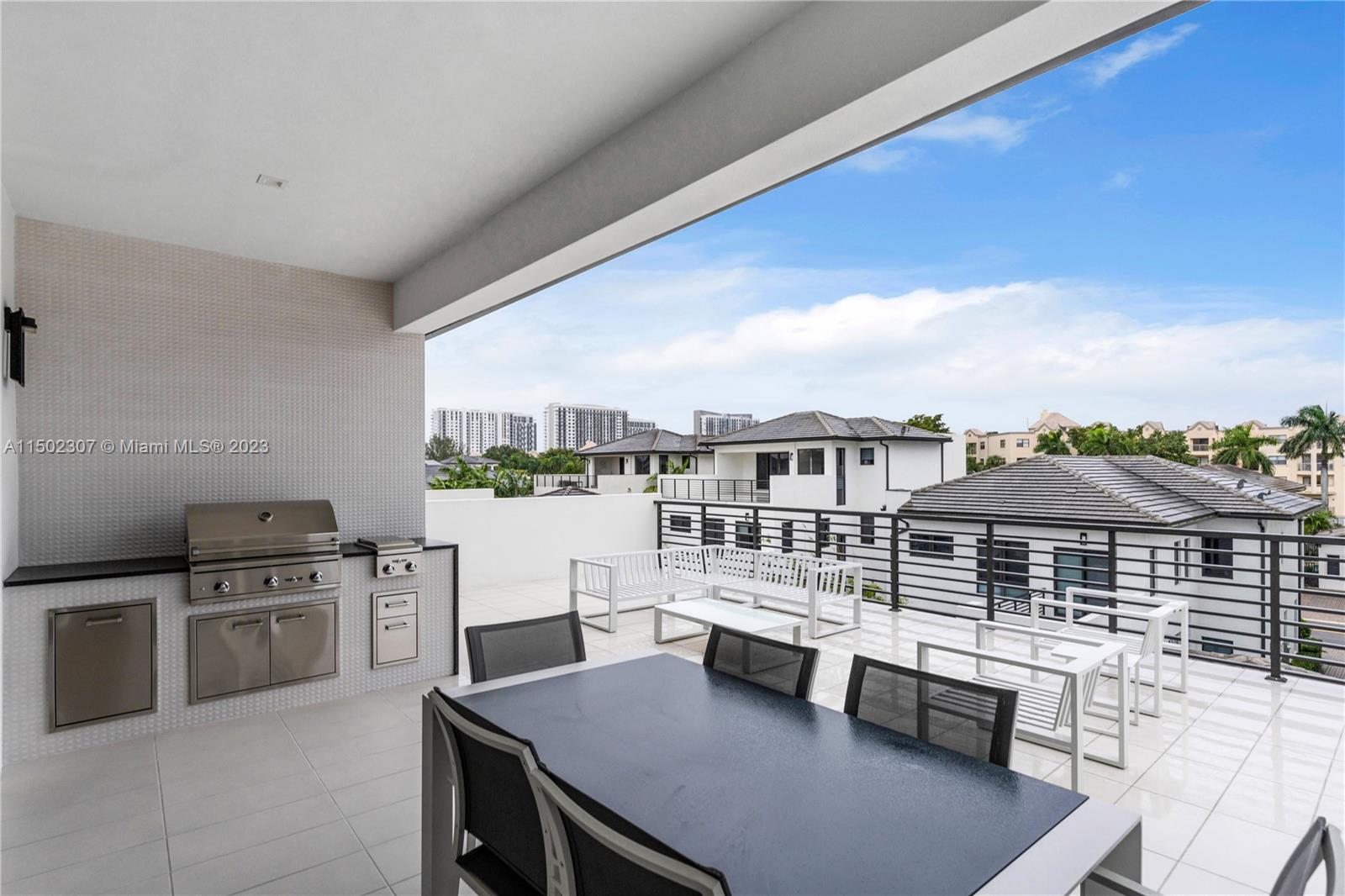 DOWNTOWN DORAL SOUTH PHAS - Residential