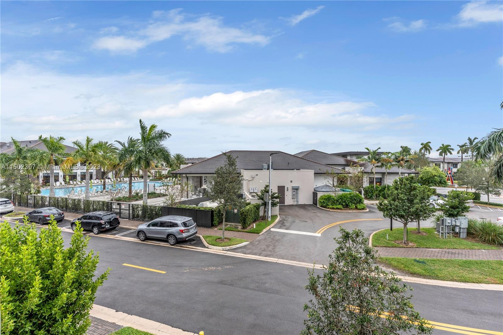 DOWNTOWN DORAL SOUTH PHAS - Residential