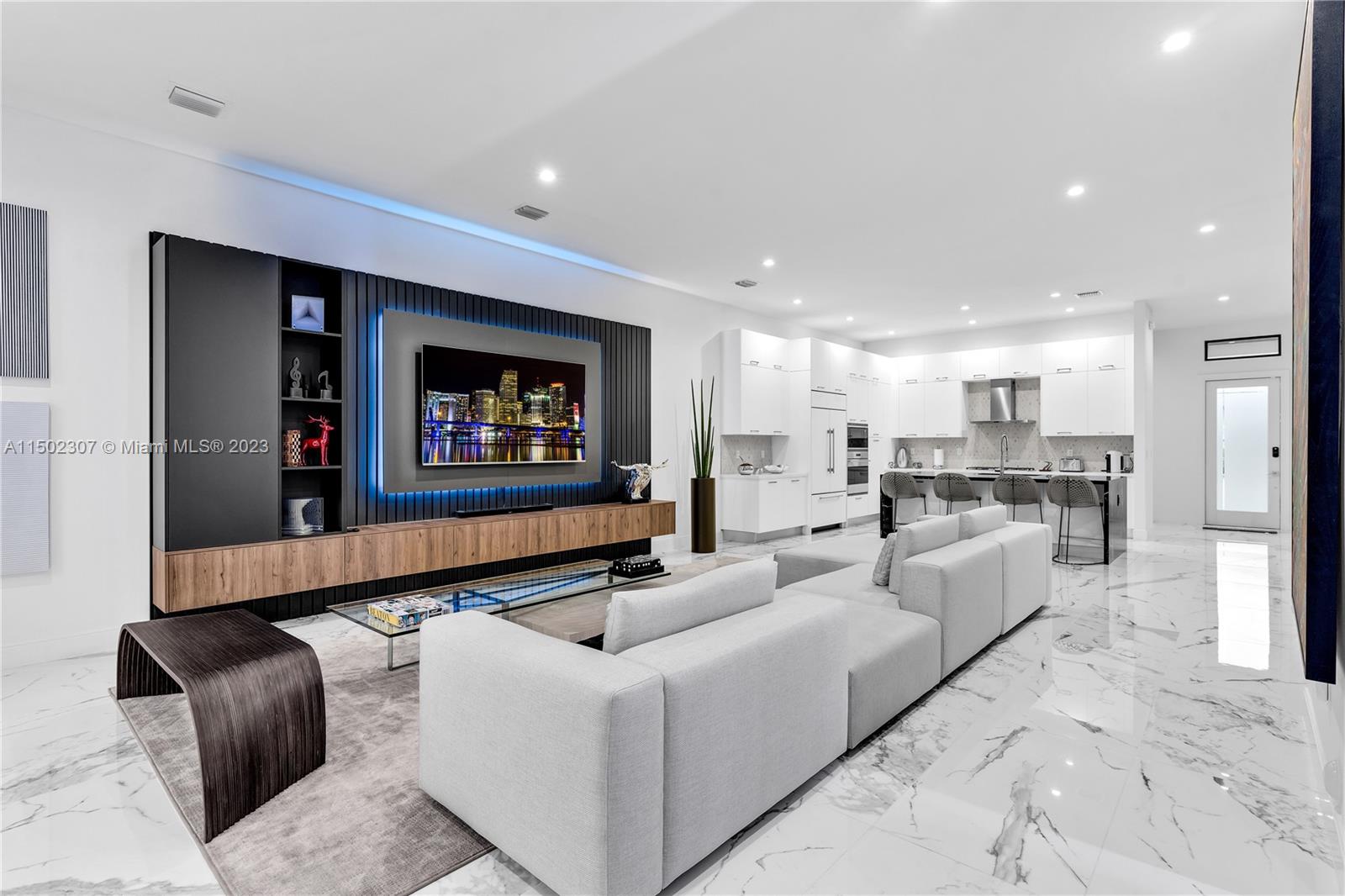 DOWNTOWN DORAL SOUTH PHAS - Residential