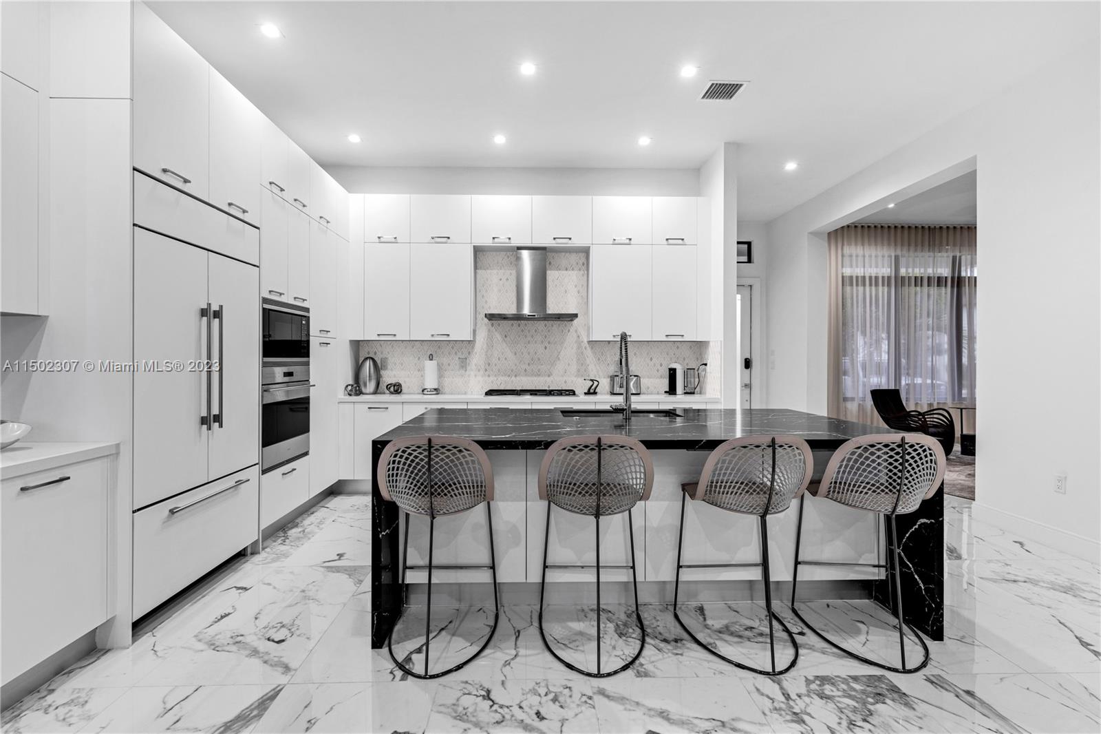 DOWNTOWN DORAL SOUTH PHAS - Residential