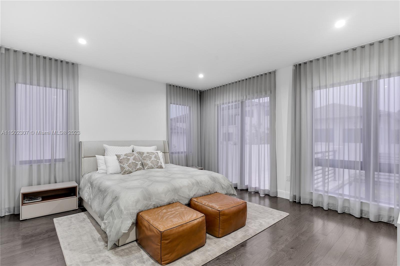 DOWNTOWN DORAL SOUTH PHAS - Residential