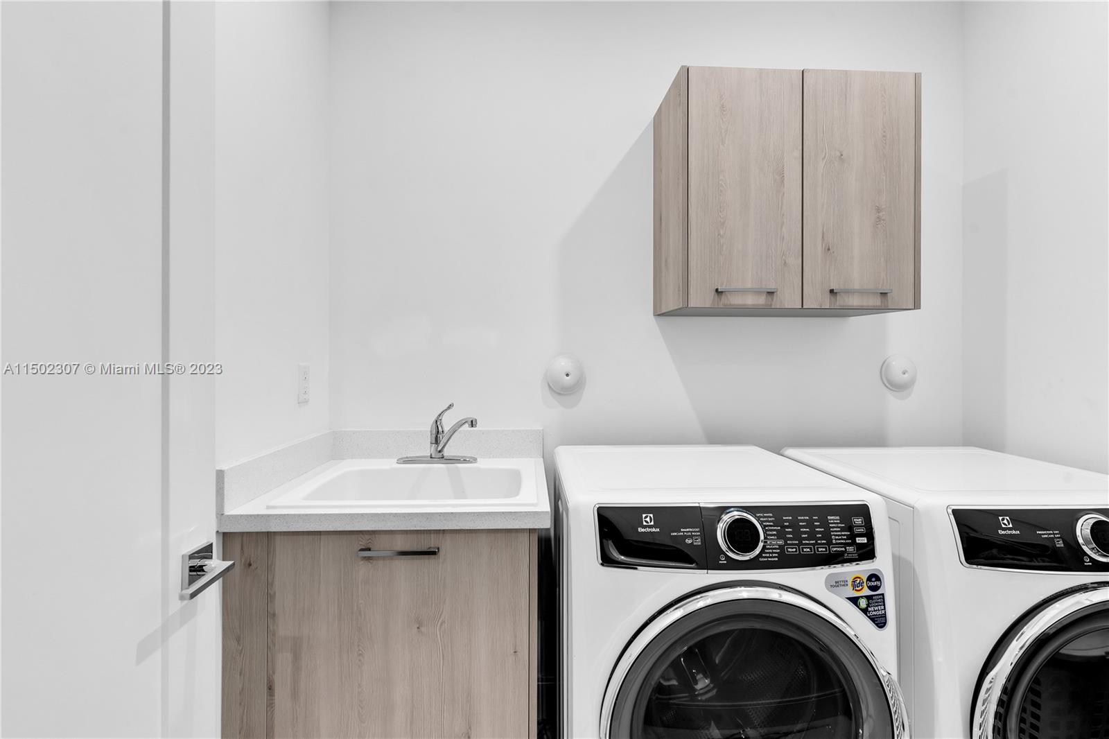 DOWNTOWN DORAL SOUTH PHAS - Residential