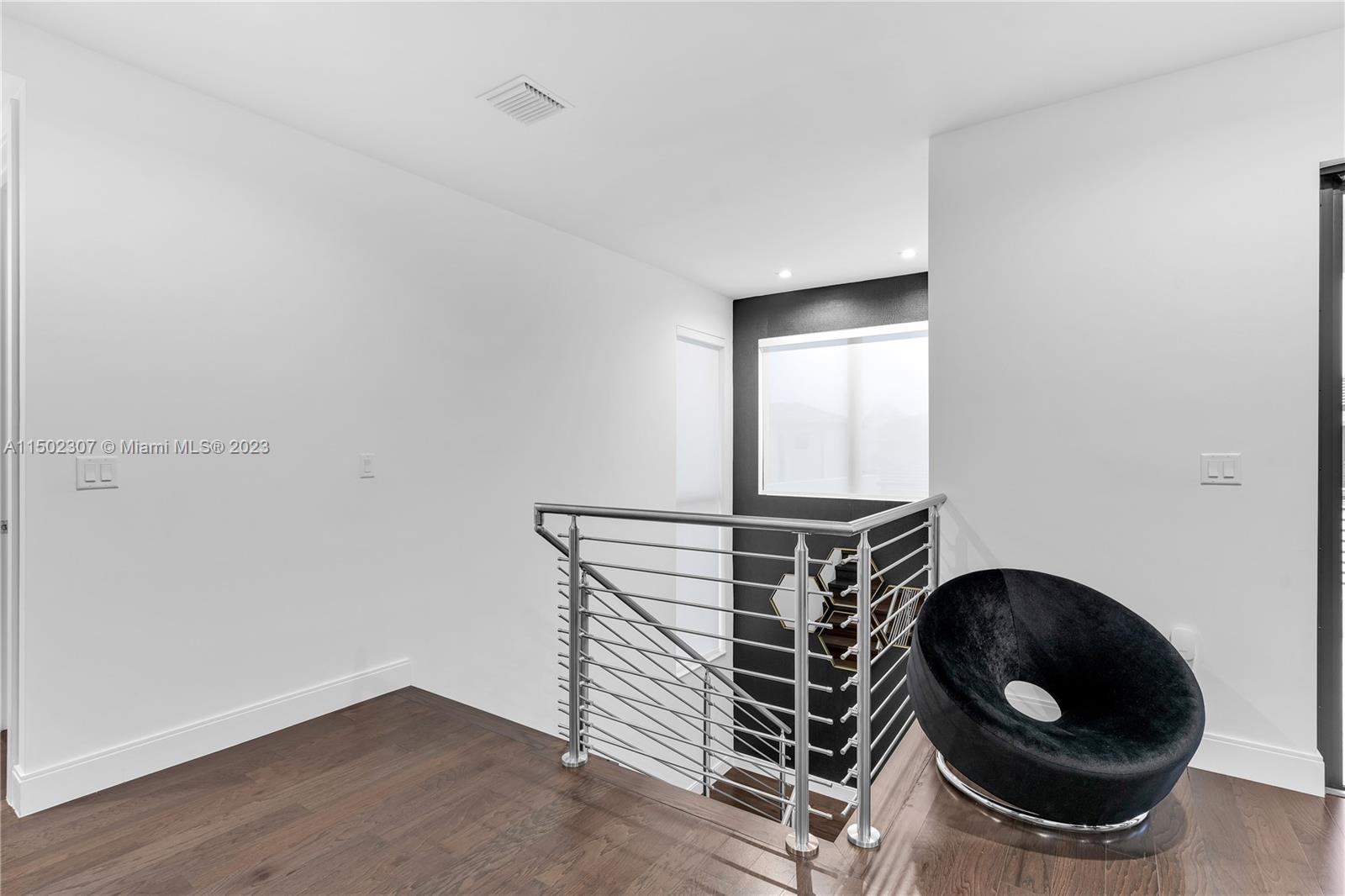 DOWNTOWN DORAL SOUTH PHAS - Residential