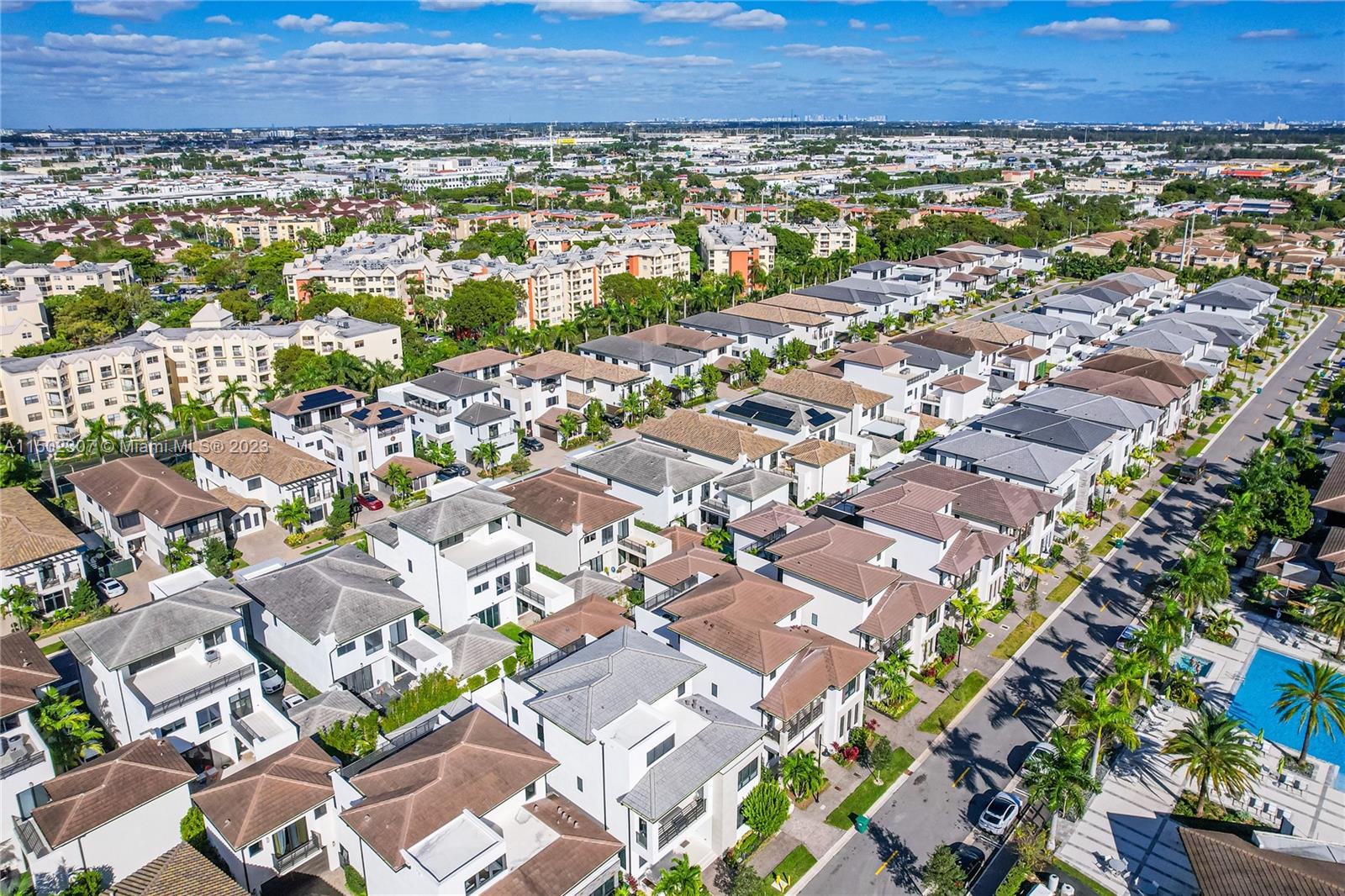 DOWNTOWN DORAL SOUTH PHAS - Residential