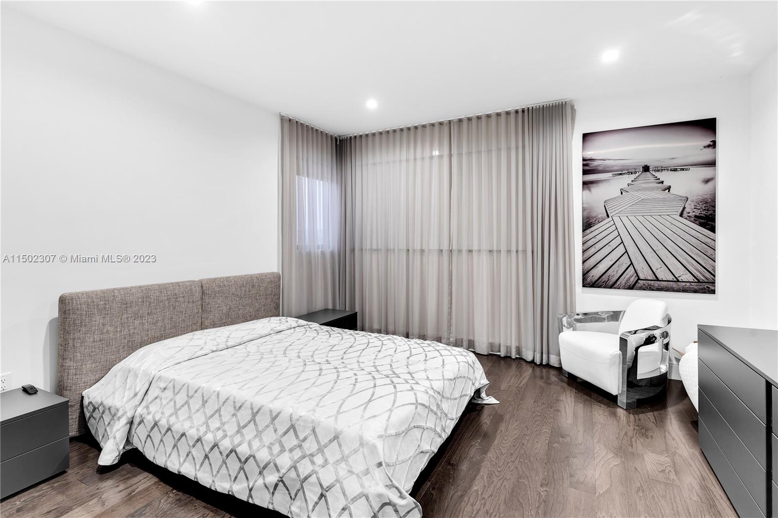 DOWNTOWN DORAL SOUTH PHAS - Residential