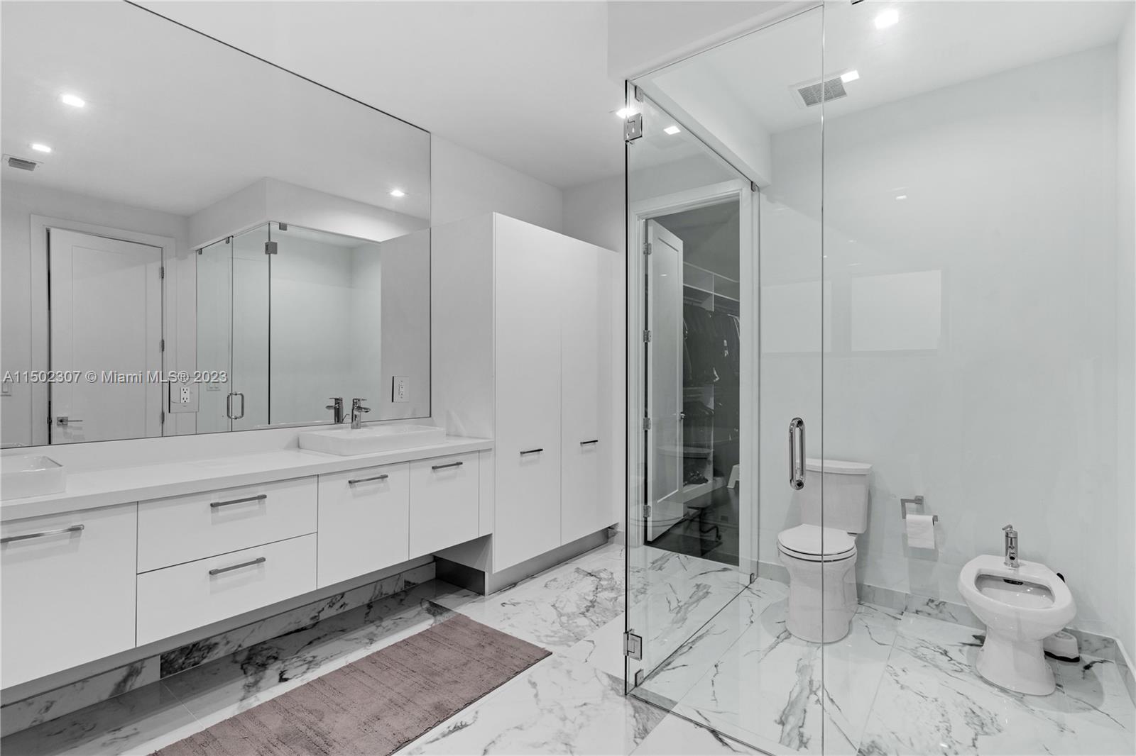 DOWNTOWN DORAL SOUTH PHAS - Residential