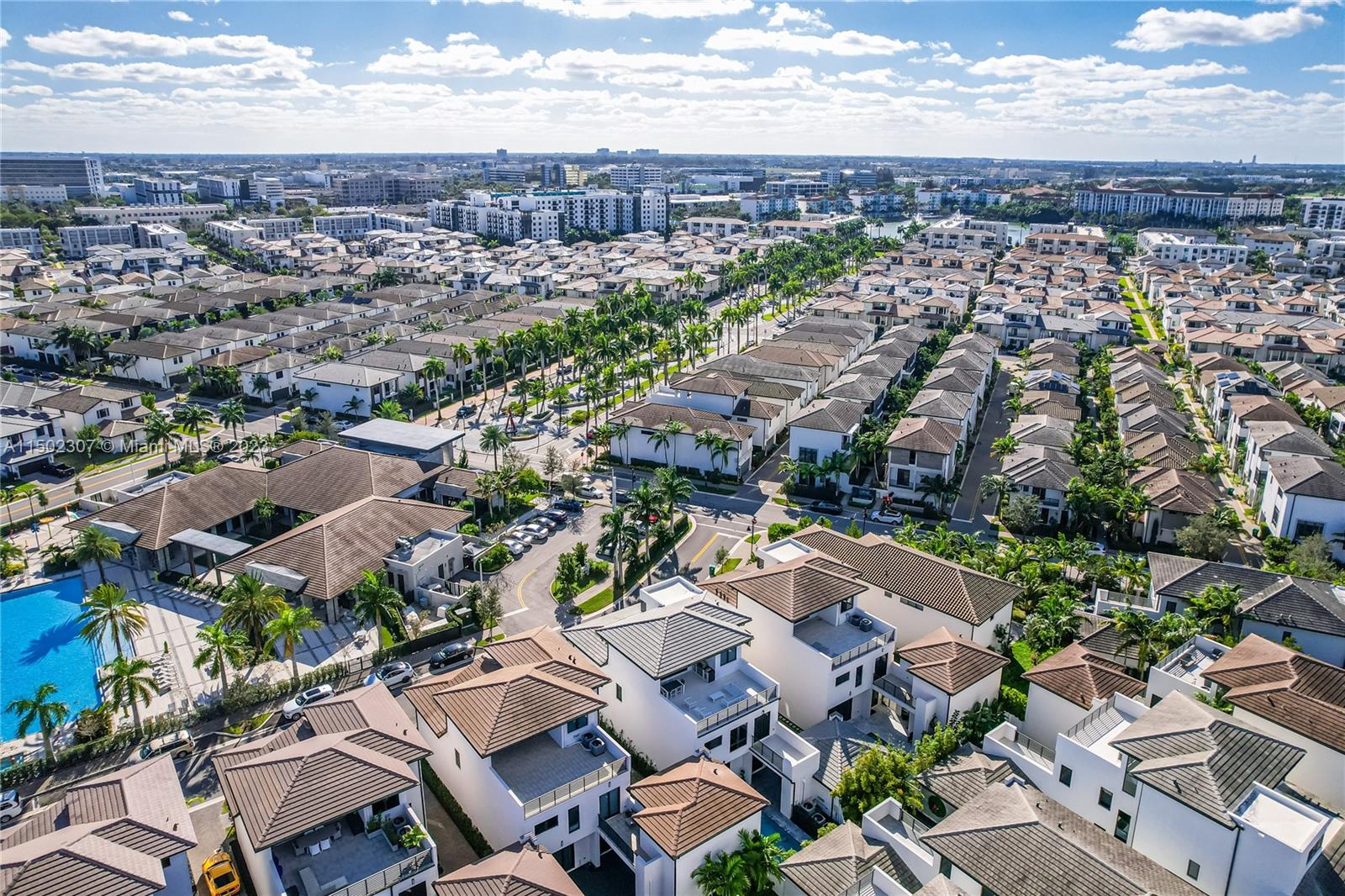 DOWNTOWN DORAL SOUTH PHAS - Residential