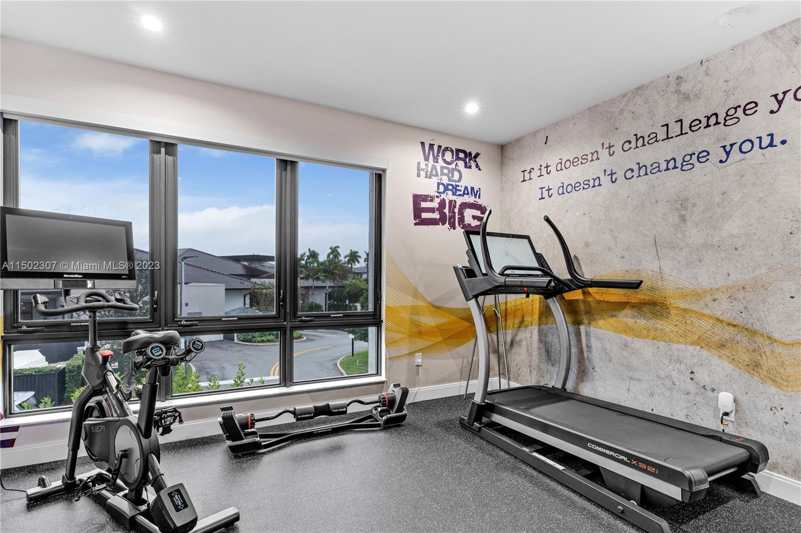 DOWNTOWN DORAL SOUTH PHAS - Residential