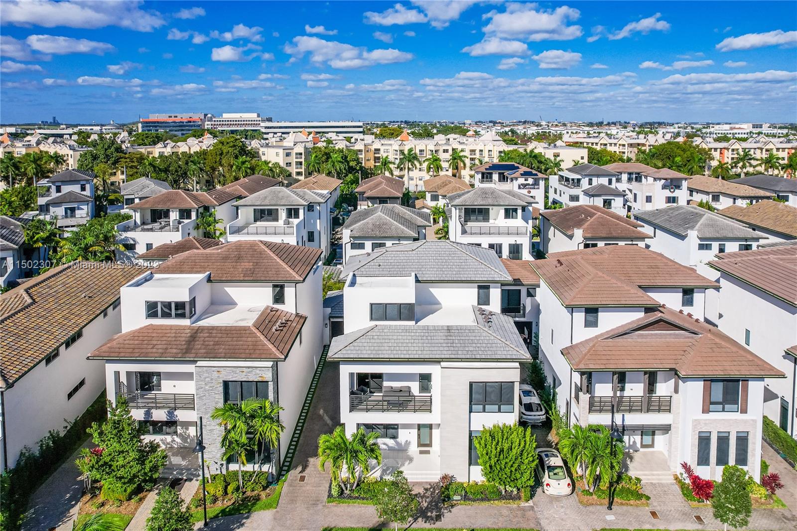 DOWNTOWN DORAL SOUTH PHAS - Residential