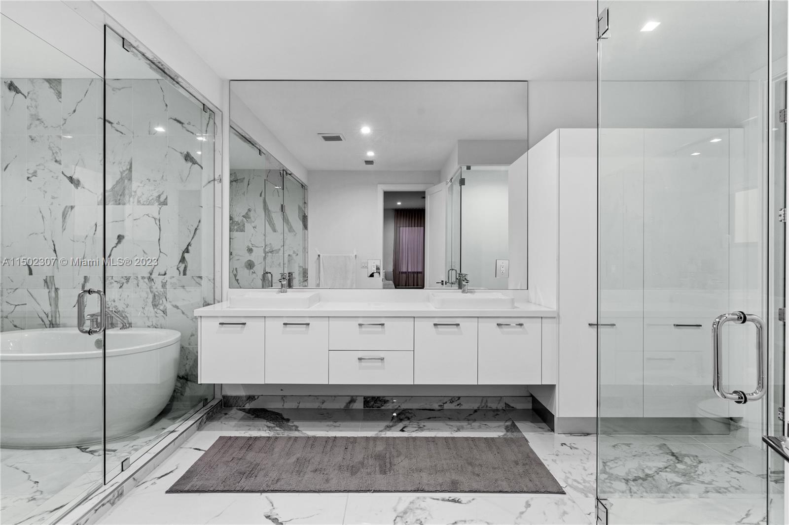 DOWNTOWN DORAL SOUTH PHAS - Residential