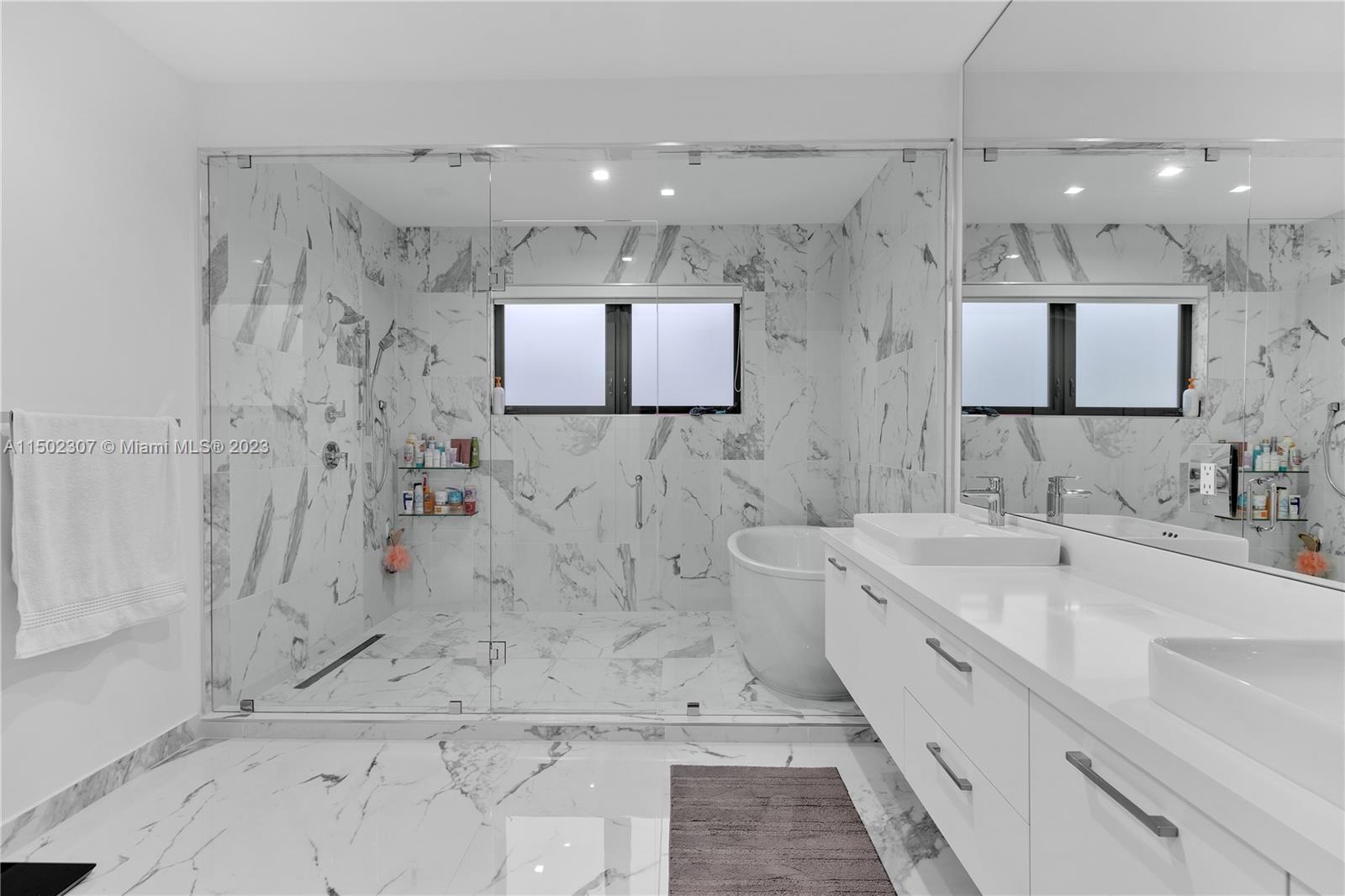 DOWNTOWN DORAL SOUTH PHAS - Residential