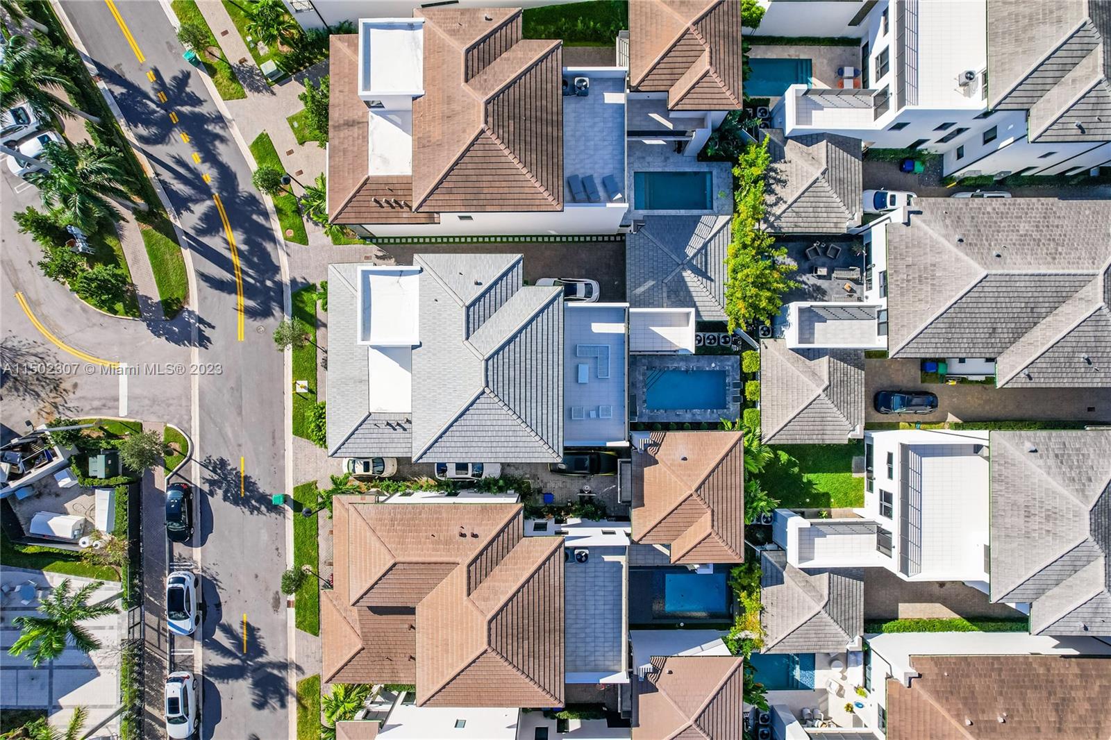 DOWNTOWN DORAL SOUTH PHAS - Residential