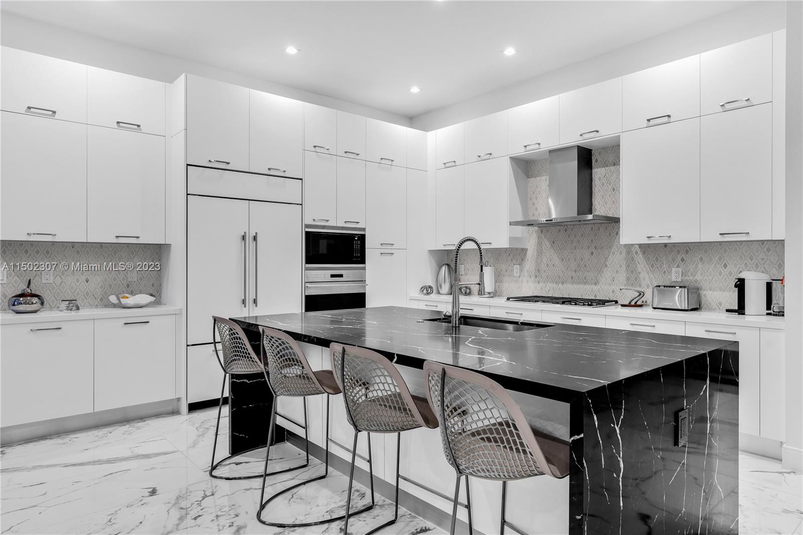 DOWNTOWN DORAL SOUTH PHAS - Residential