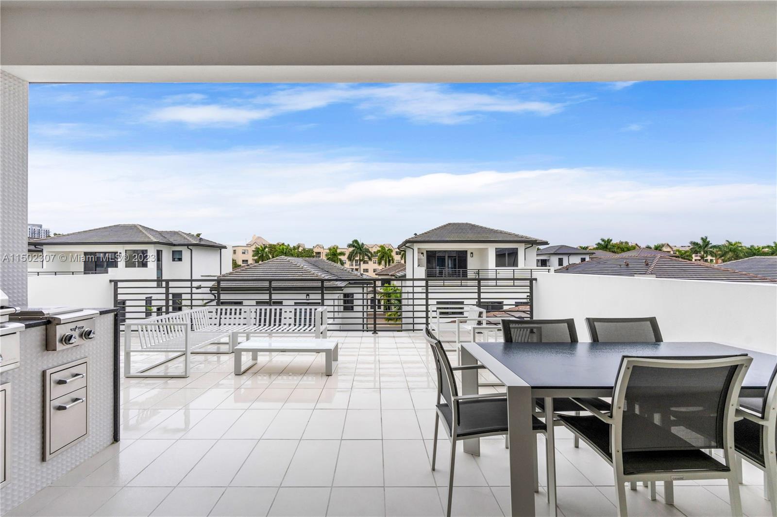 DOWNTOWN DORAL SOUTH PHAS - Residential