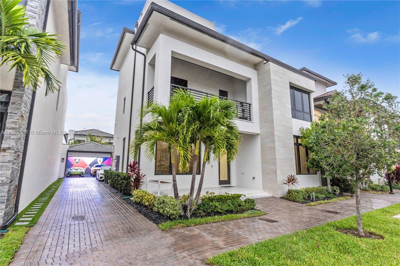 DOWNTOWN DORAL SOUTH PHAS - Residential