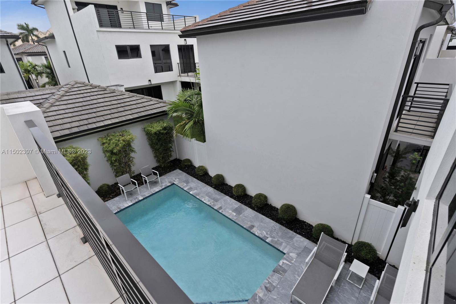 DOWNTOWN DORAL SOUTH PHAS - Residential