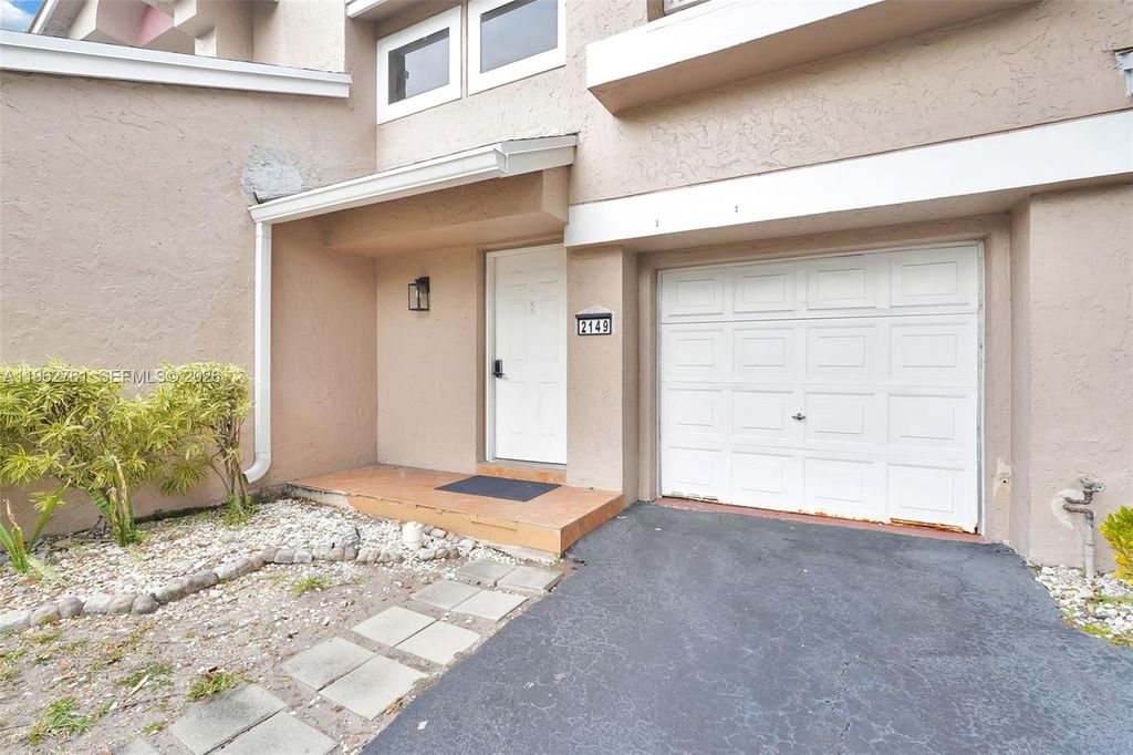 Photo of 2149 W Discovery Cir W, Deerfield Beach, FL 33442 (MLS # A11962761)