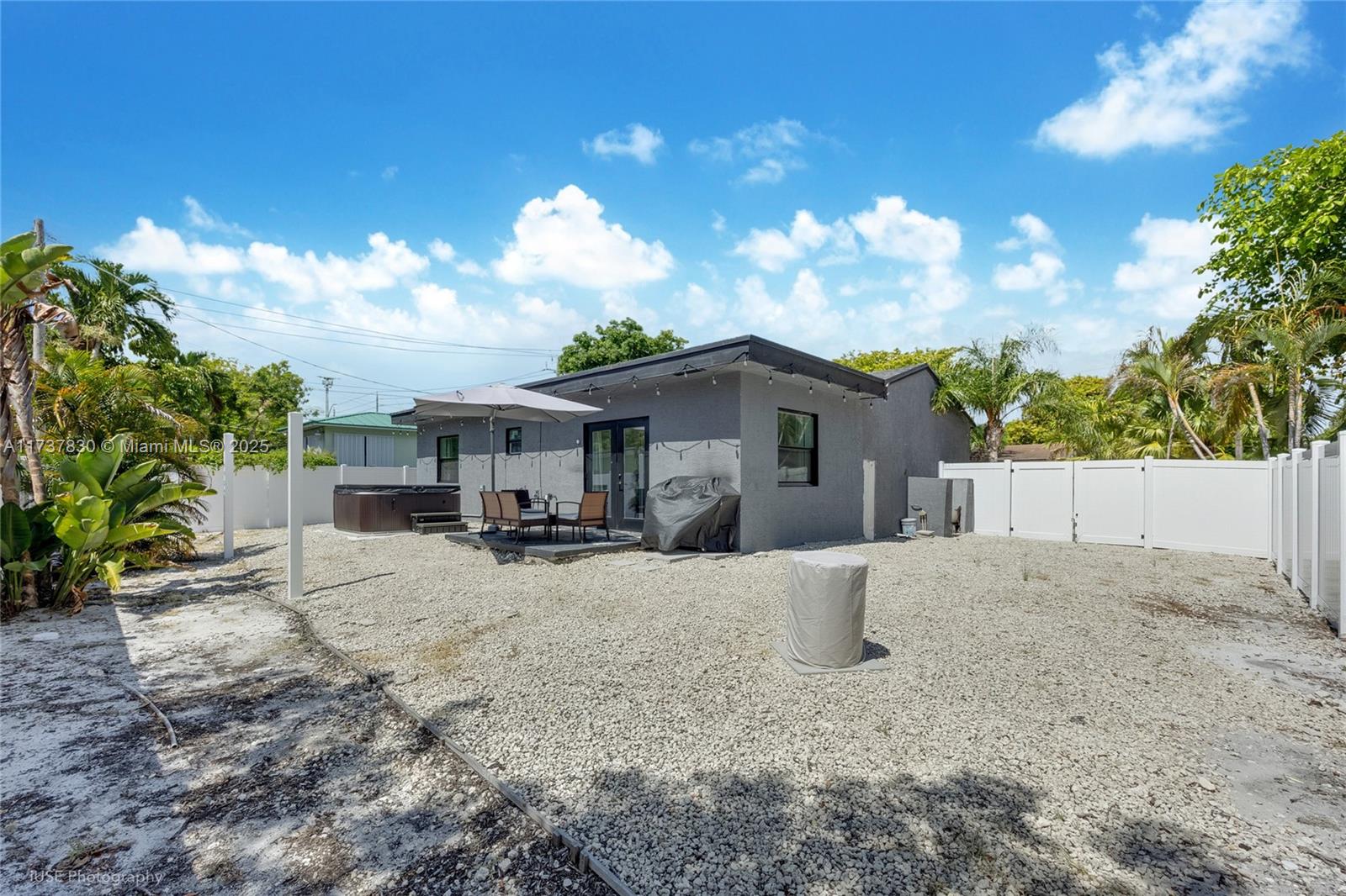 NORTH HOLLYWOOD - Residential