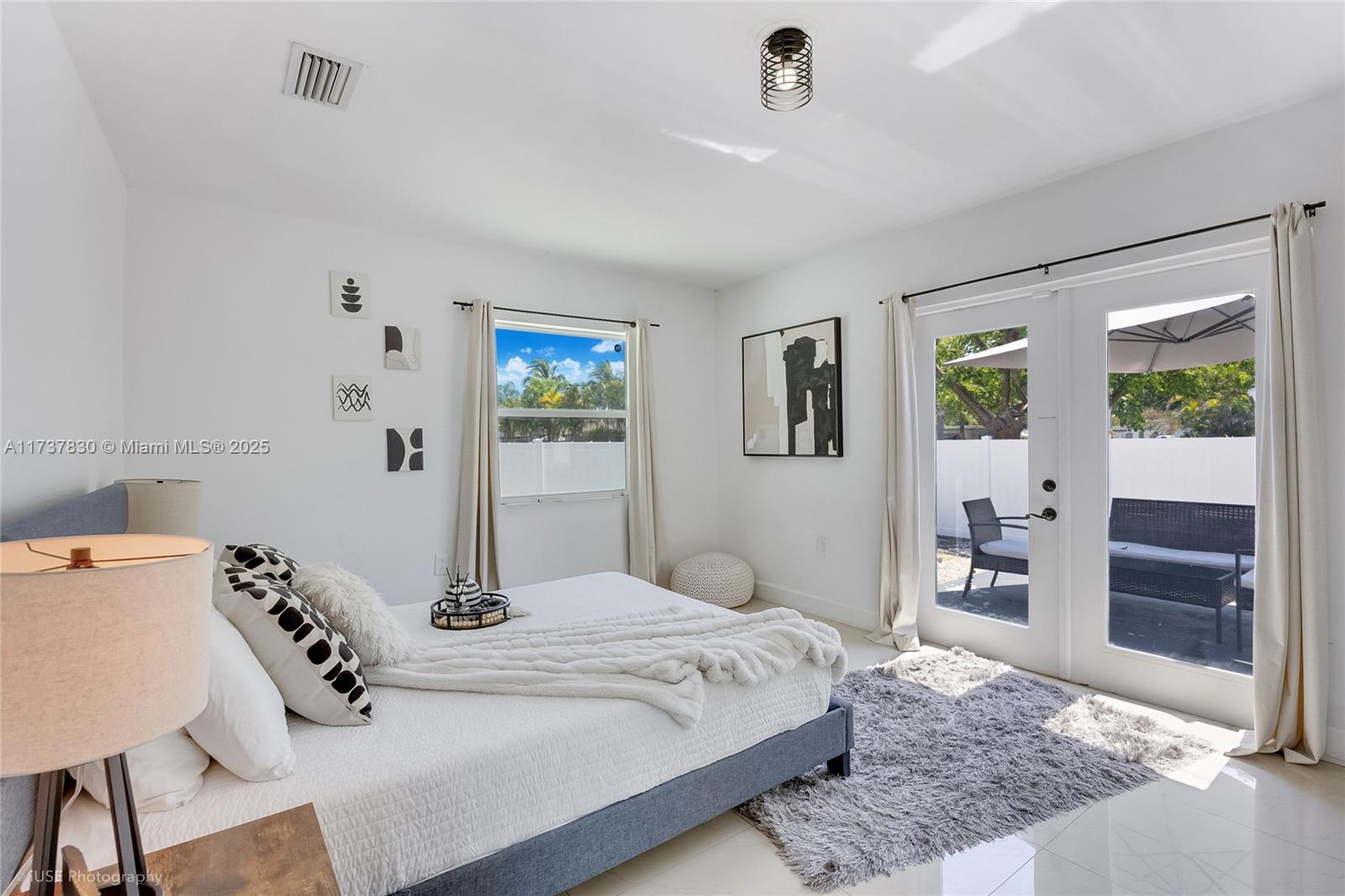 NORTH HOLLYWOOD - Residential