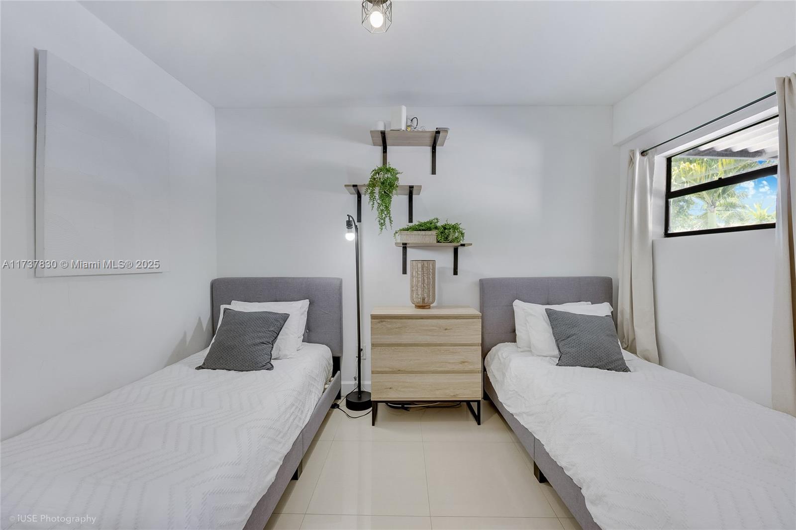 NORTH HOLLYWOOD - Residential