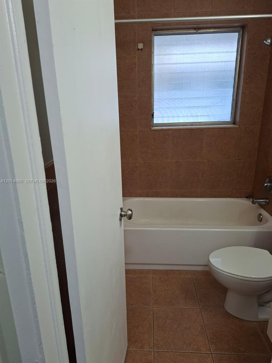 EMERALD LAKE PARK - Residential Lease