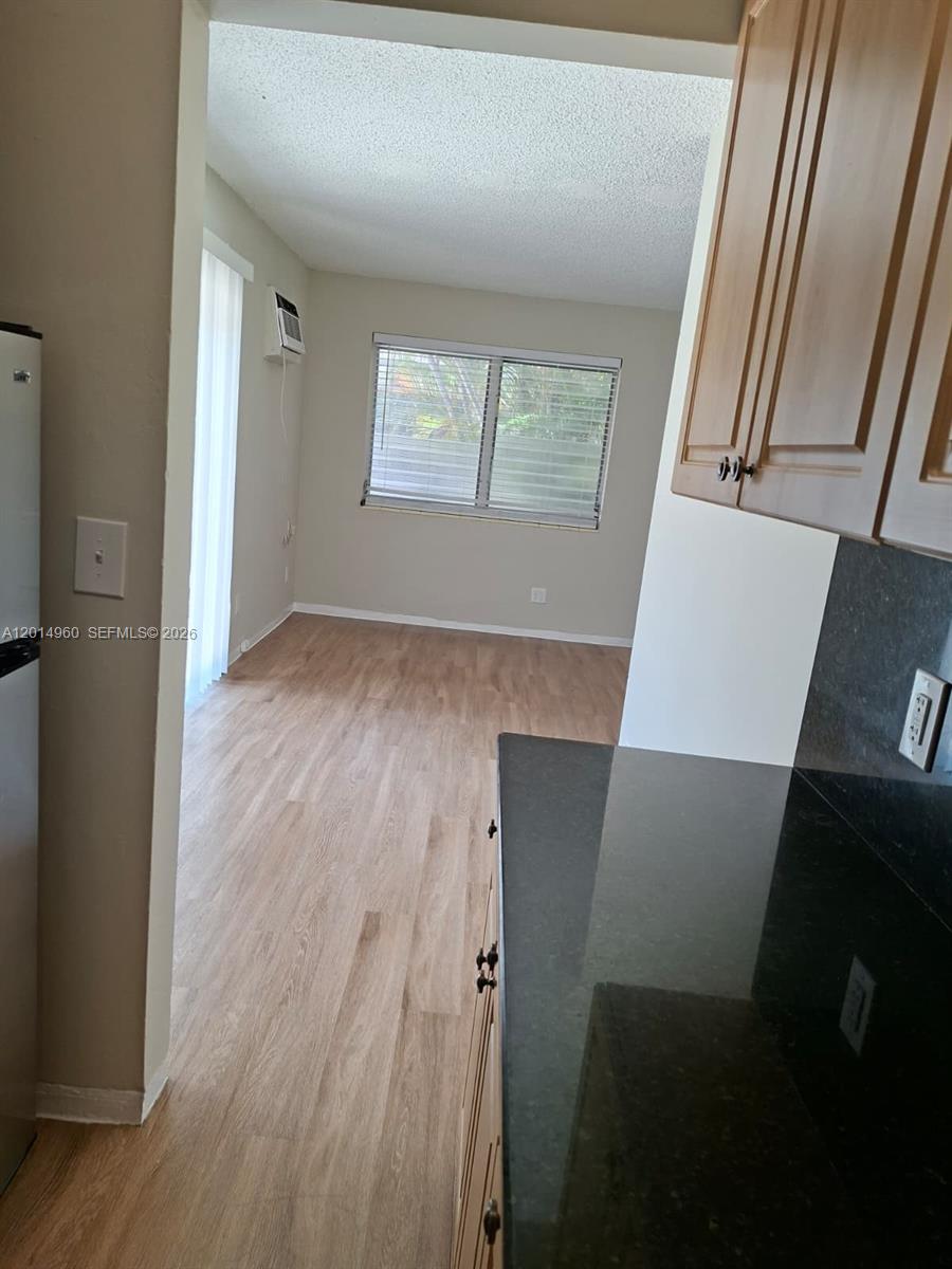 EMERALD LAKE PARK - Residential Lease