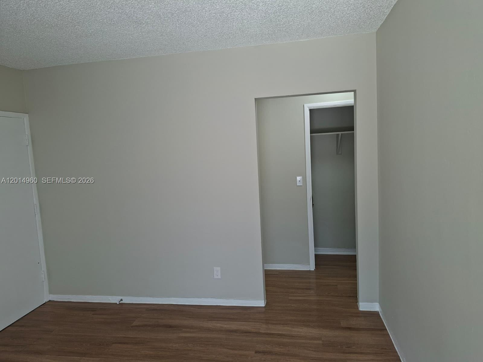 EMERALD LAKE PARK - Residential Lease