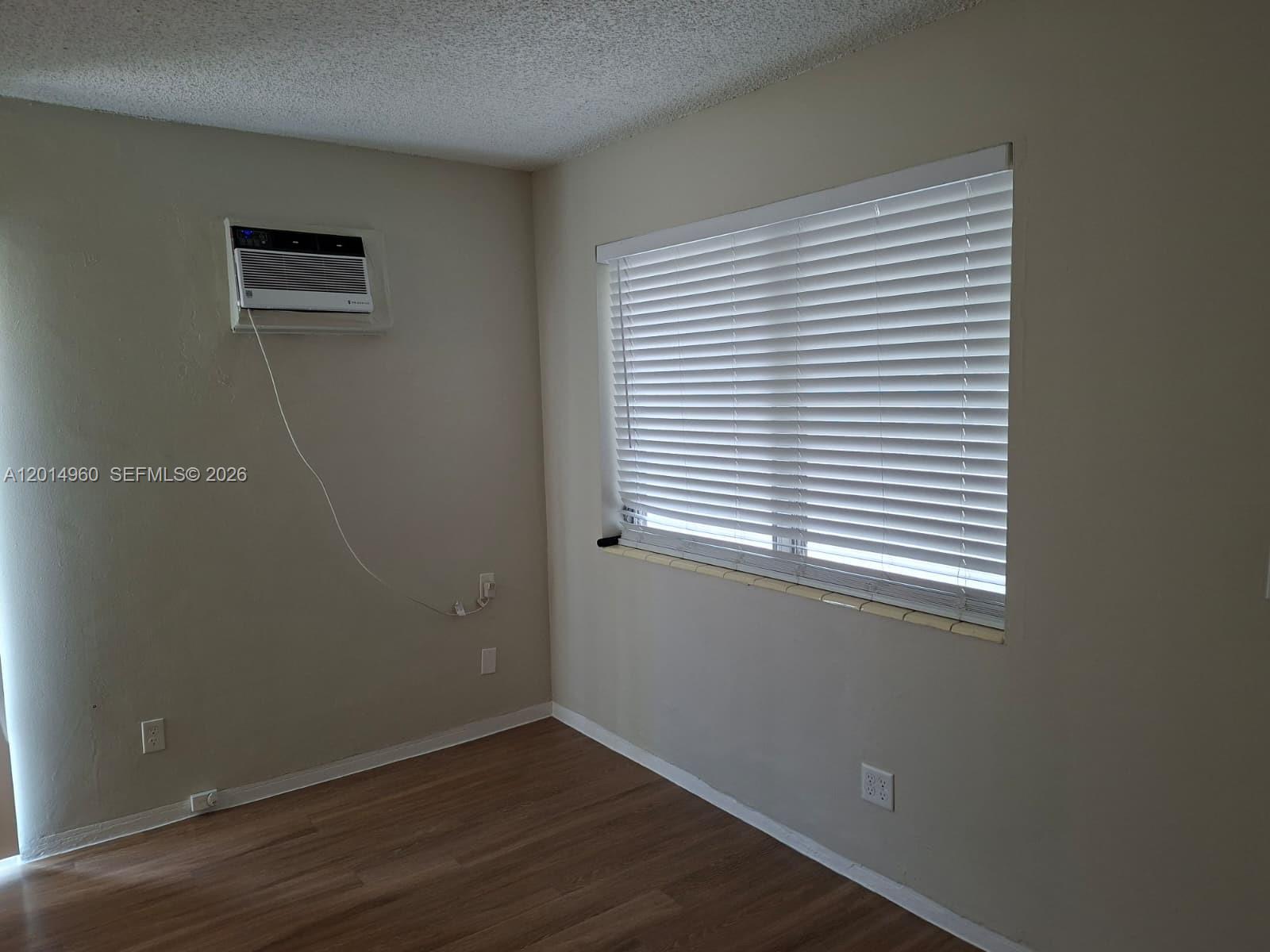 EMERALD LAKE PARK - Residential Lease
