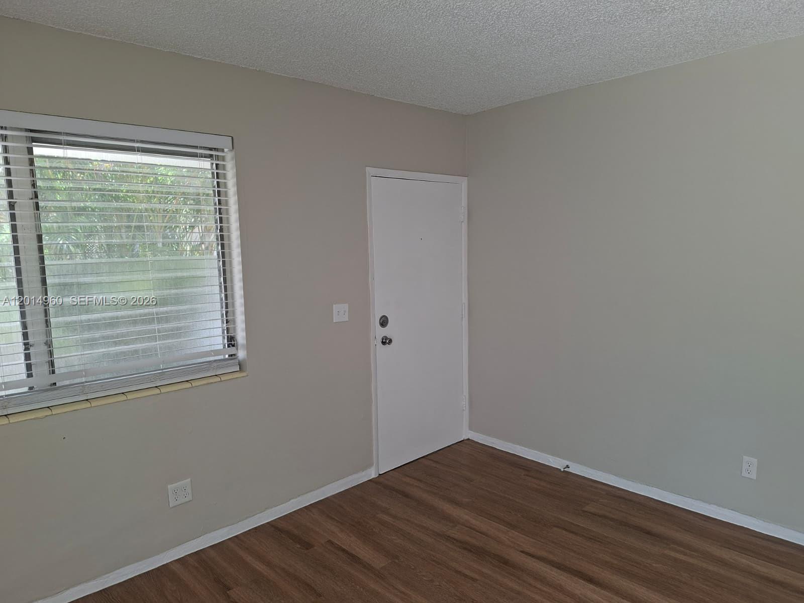 EMERALD LAKE PARK - Residential Lease