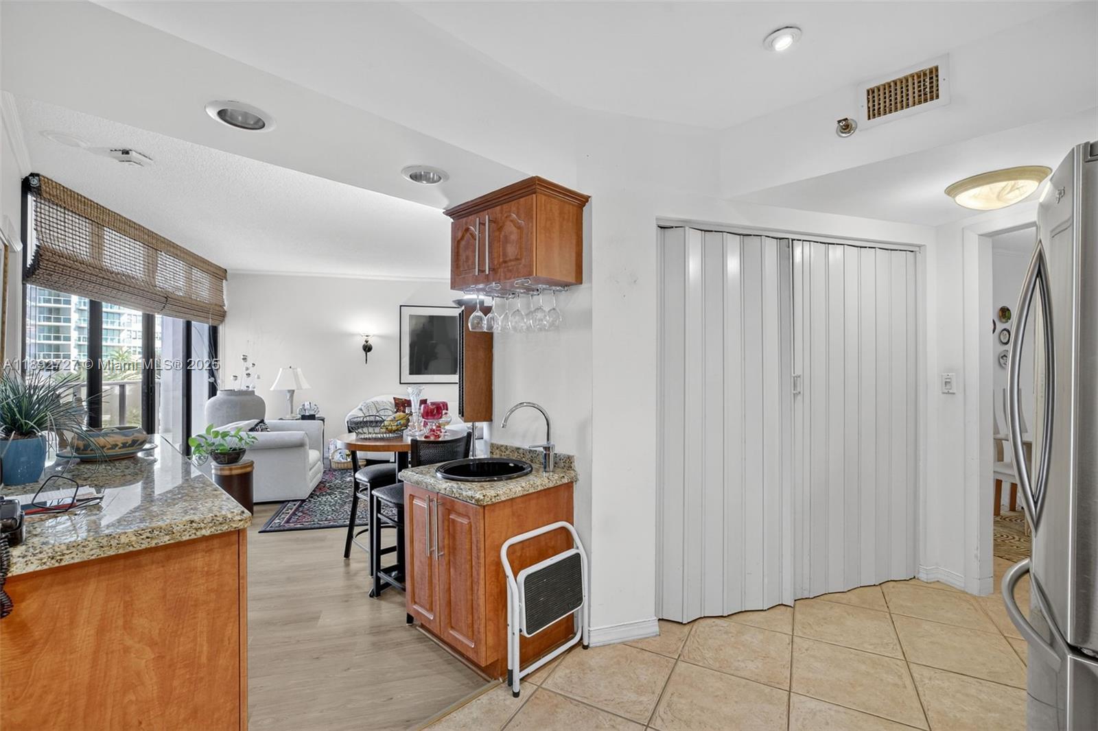 HAMPTONS WEST CONDO - Residential