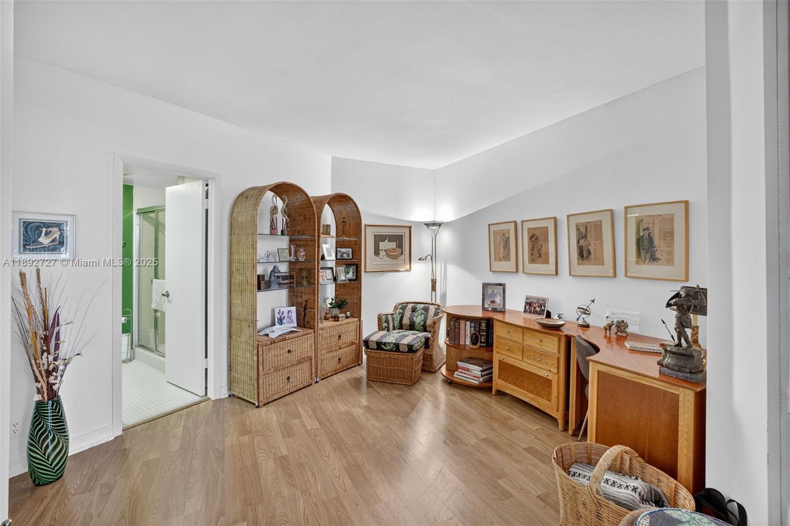 HAMPTONS WEST CONDO - Residential
