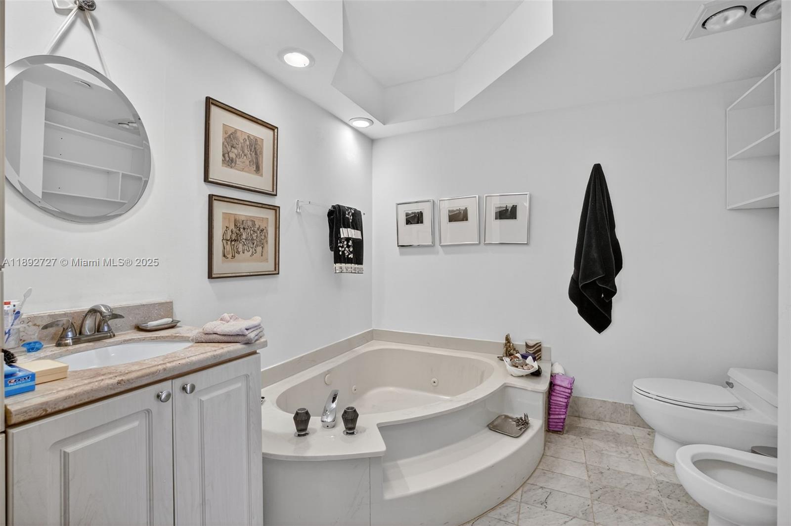 HAMPTONS WEST CONDO - Residential
