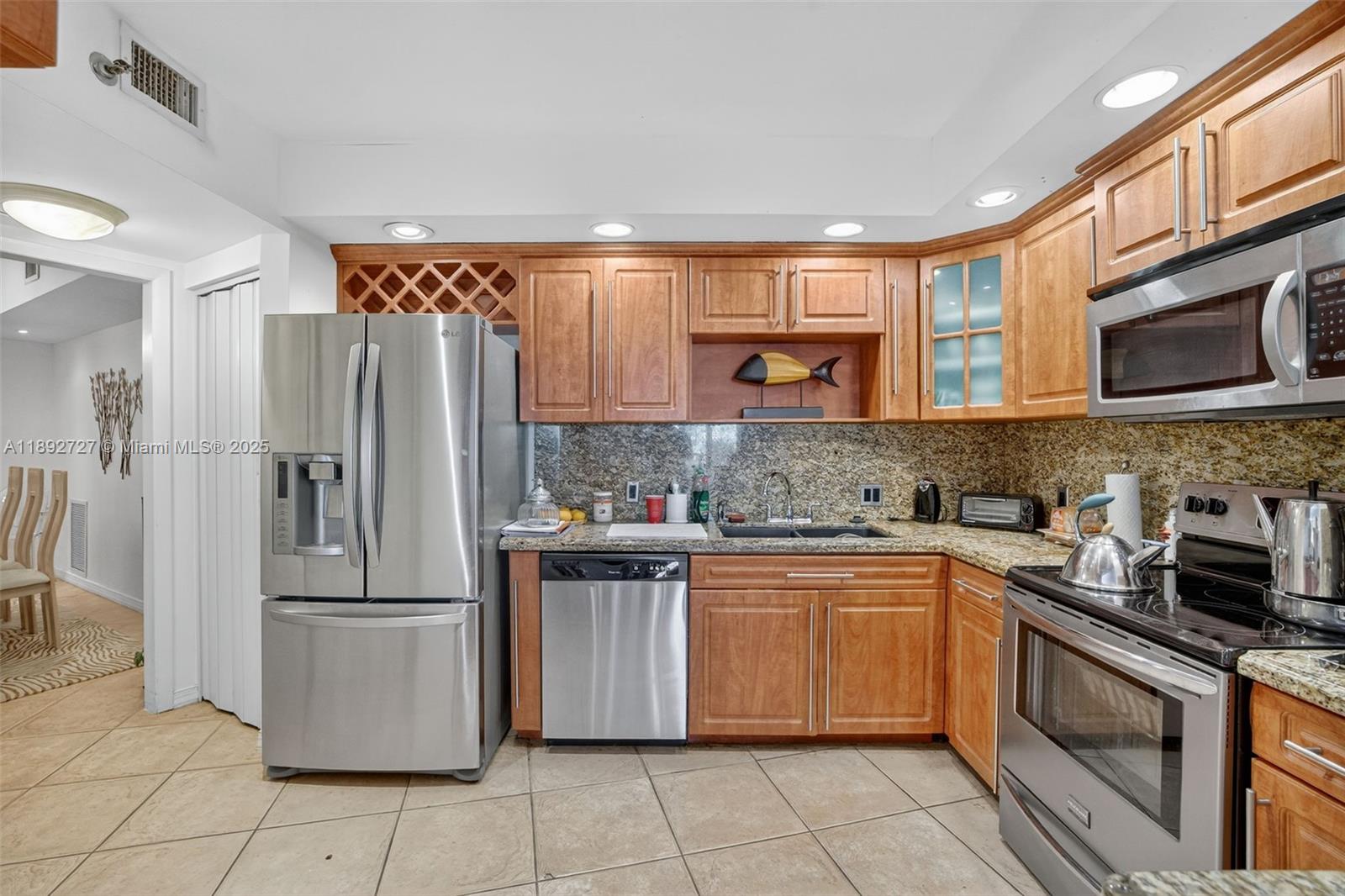 HAMPTONS WEST CONDO - Residential
