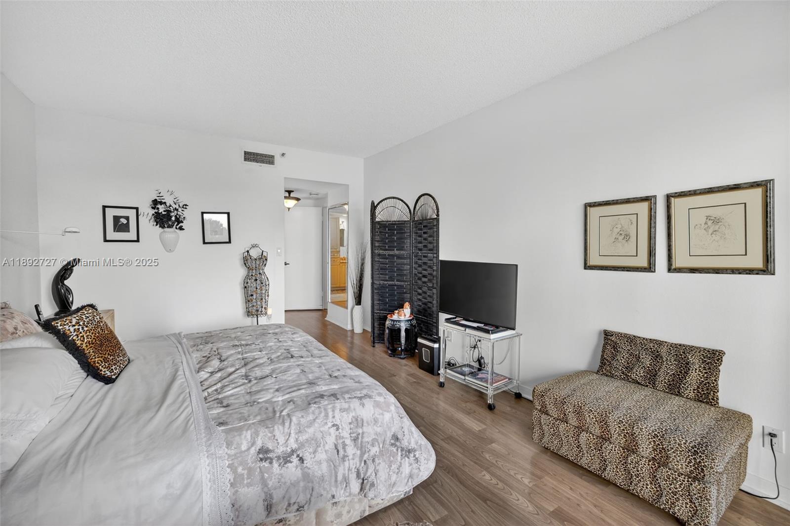 HAMPTONS WEST CONDO - Residential