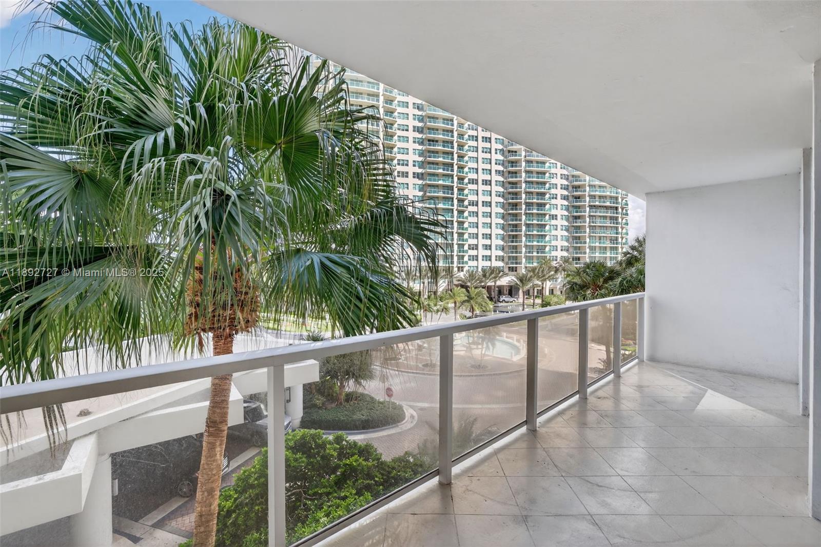 HAMPTONS WEST CONDO - Residential
