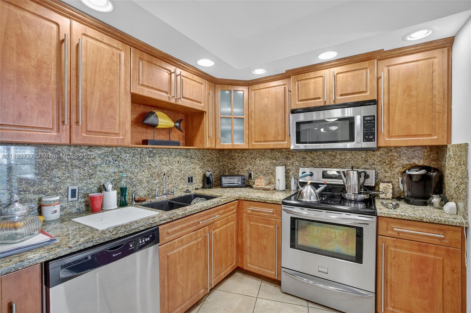 HAMPTONS WEST CONDO - Residential