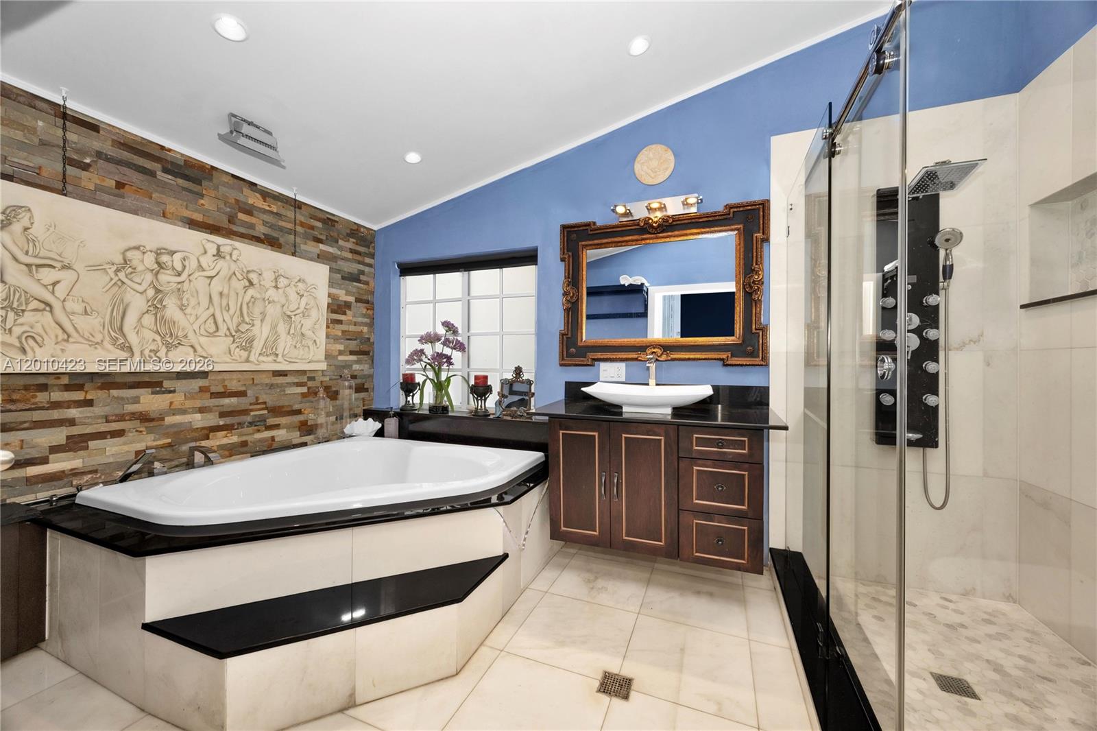 AQUA MARINE - Residential