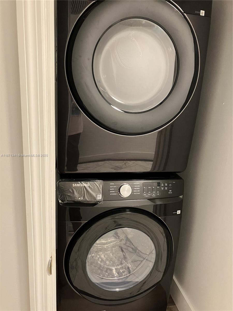 CANONGATE CONDO NO ONE - Residential